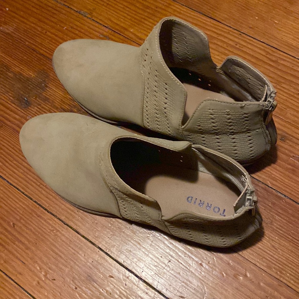 torrid booties never worn ..11 wide..